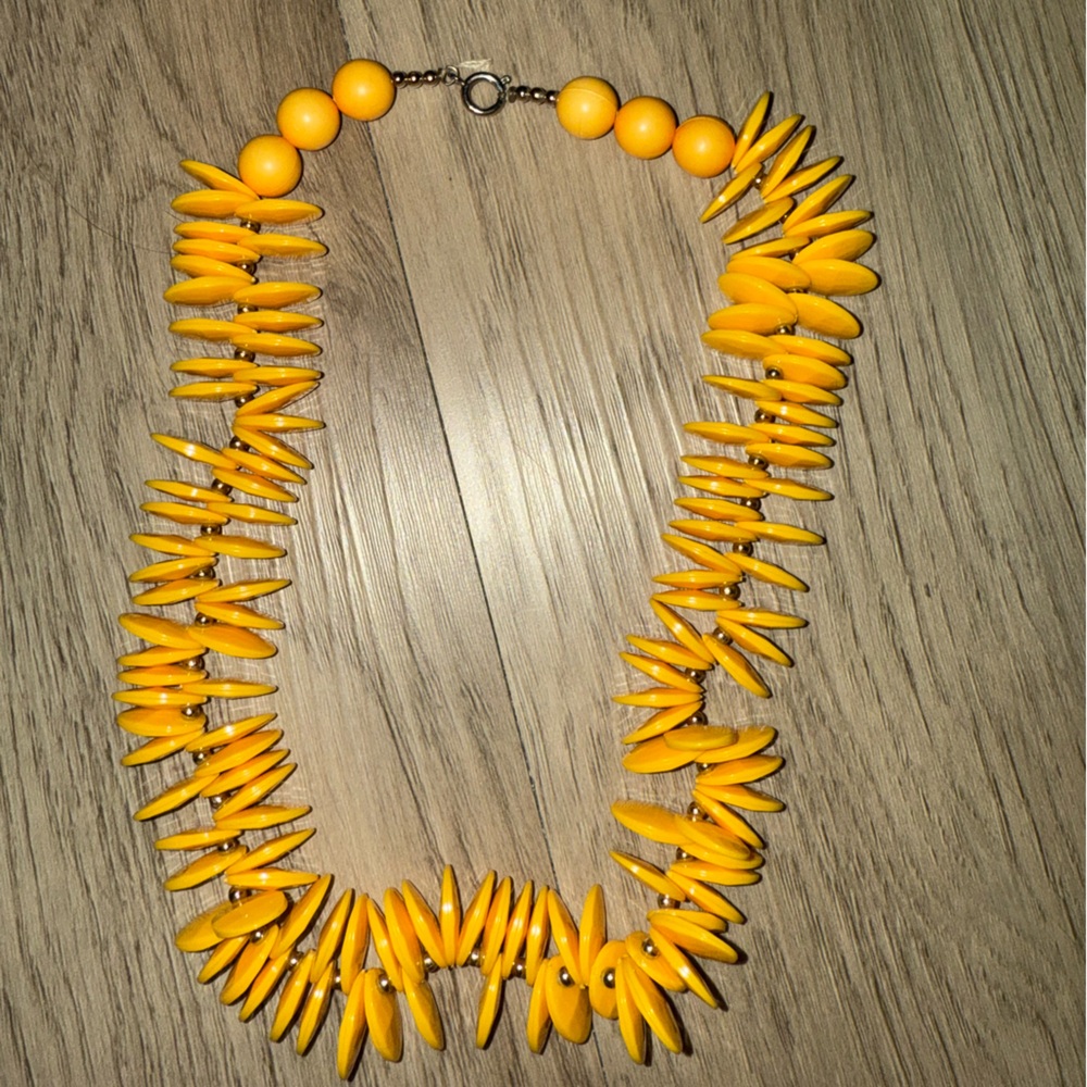 ⭐️Vibrant‎ Yellow Beaded Necklace⭐️